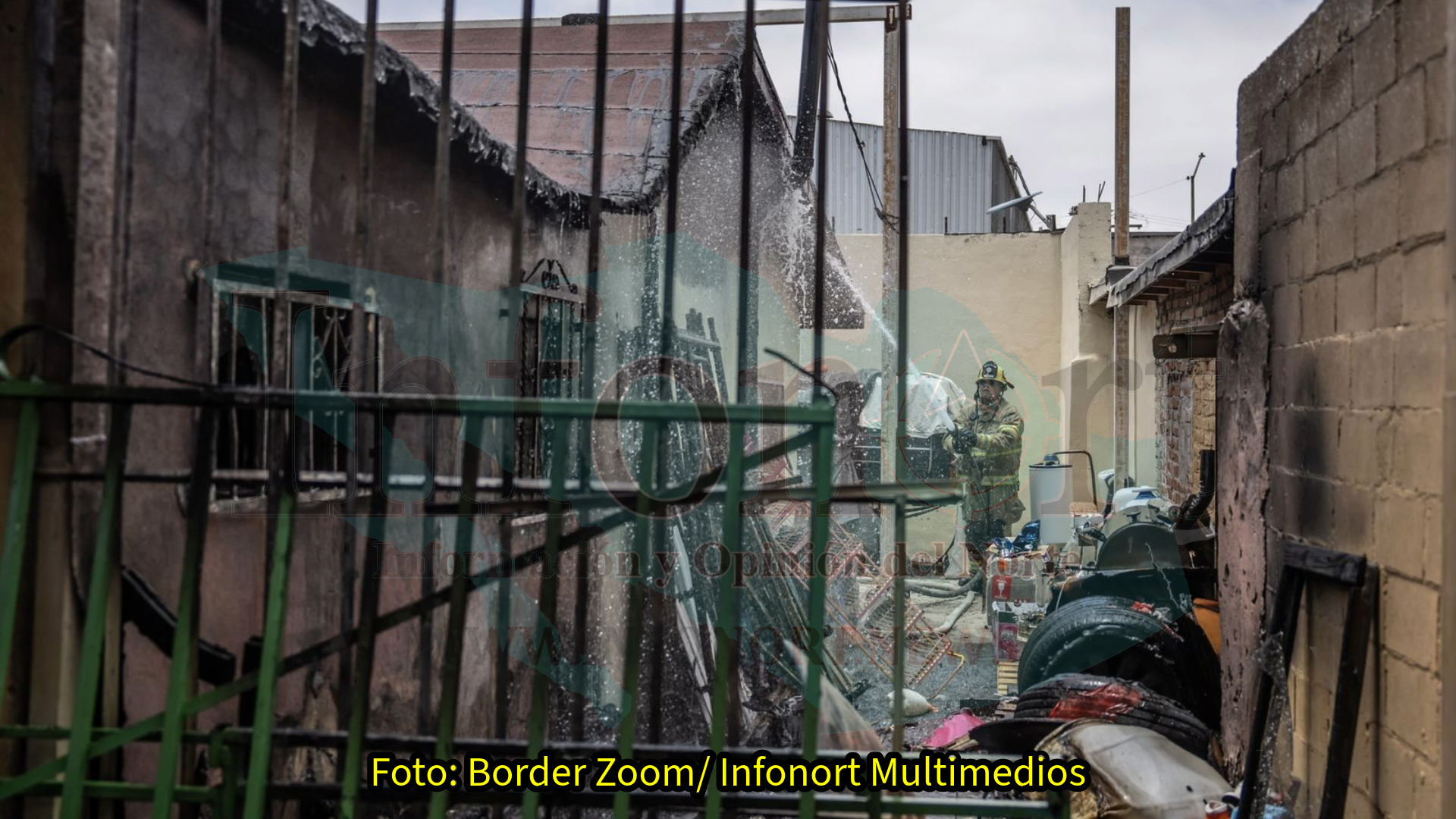 Se incendia casa por quema de basura en colonia 20 de noviembre