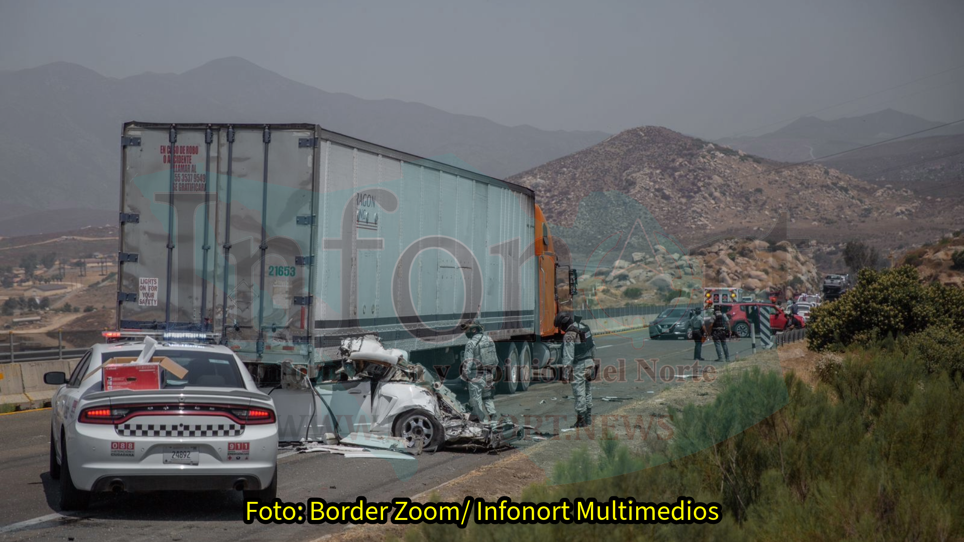 Tráiler atropella a guardia nacional y provoca carambola en carretera Tecate-Tijuana
