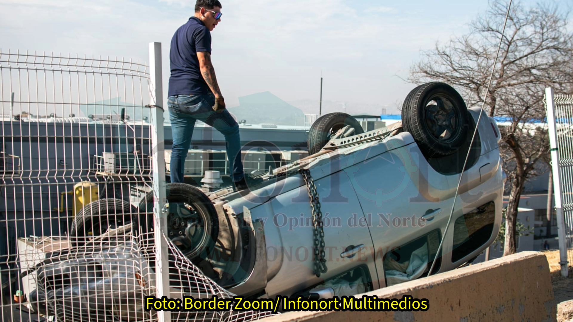 Se registra volcadura a la altura de UABC Otay