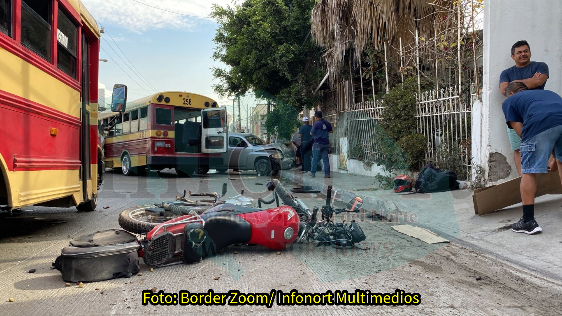 Carambola de dos calafias, tres autos y una moto deja 6 lesionados