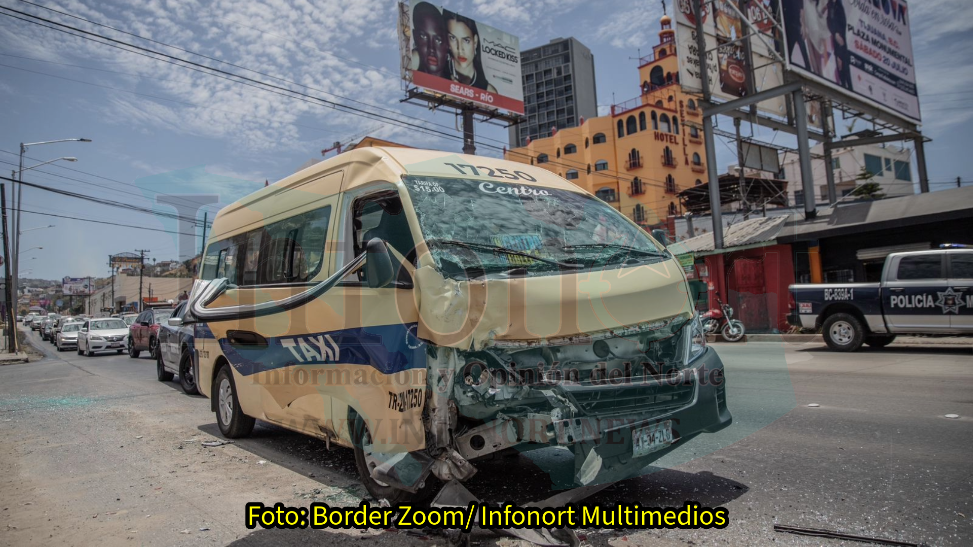 Se registra fuerte choque entre taxis en bulevar Cuauhtémoc