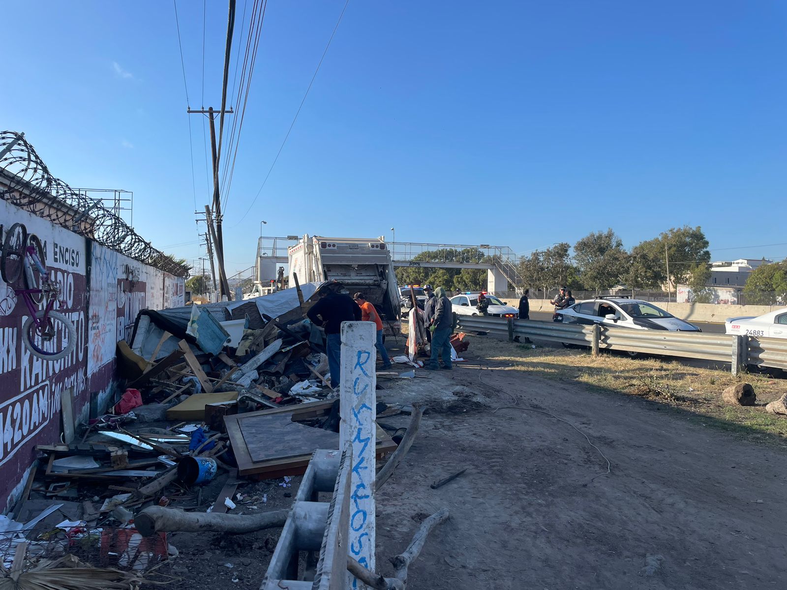 Realiza Gobierno de Rosarito operativo de desalojo en la Escénica