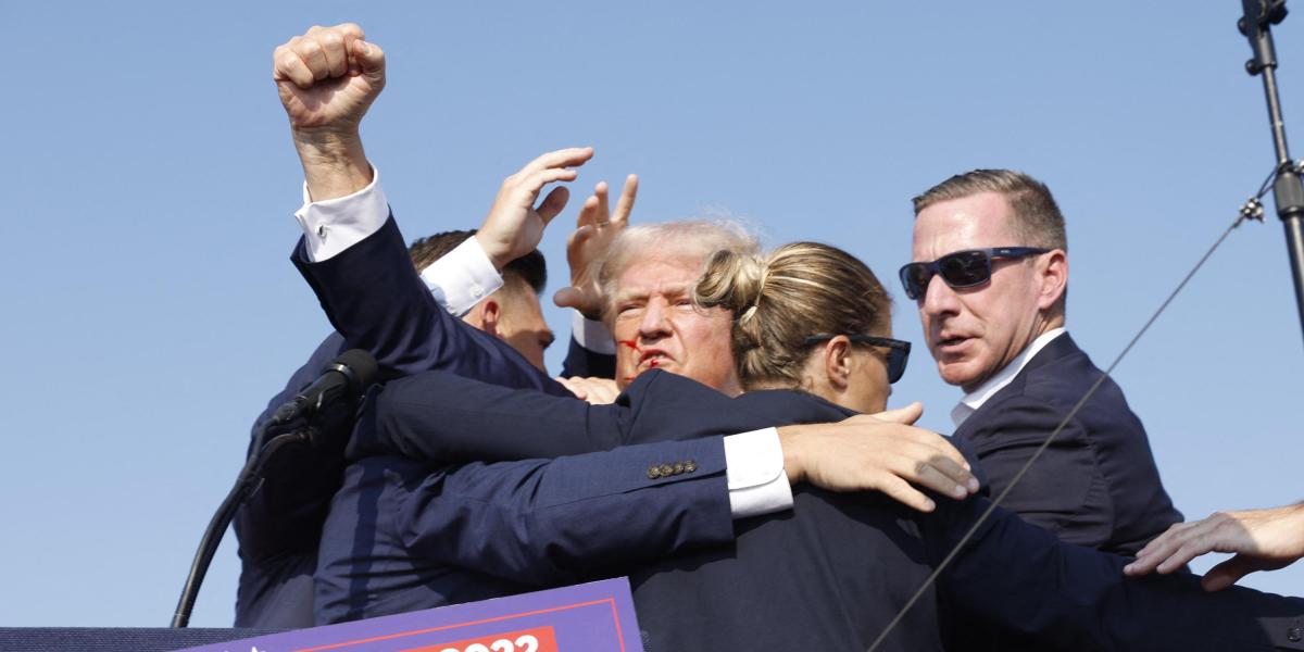 Sufre Donald Trump presunto atentado durante evento en Pennsylvania