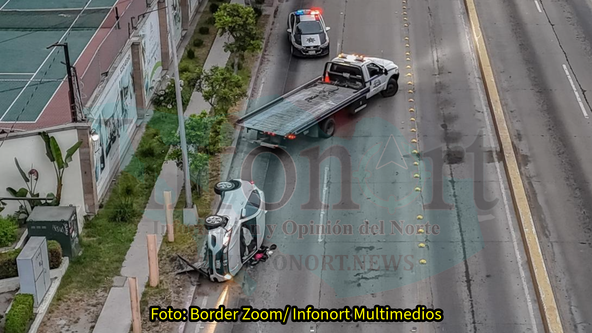 Se vuelca camioneta sobre bulevar Padre Kino