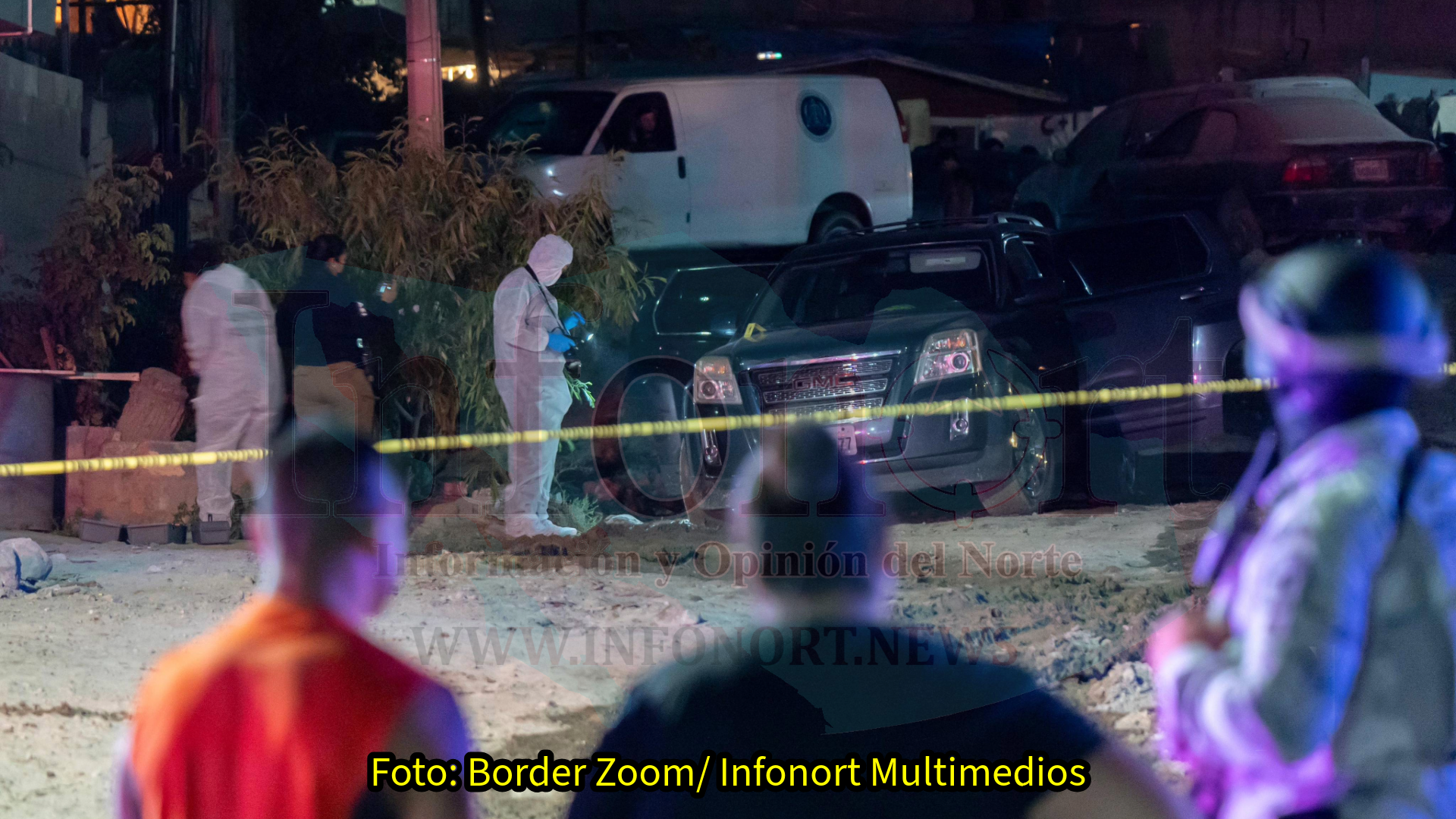 Abandonan camioneta con dos cuerpos en su interior, en colonia Mariano Matamoros