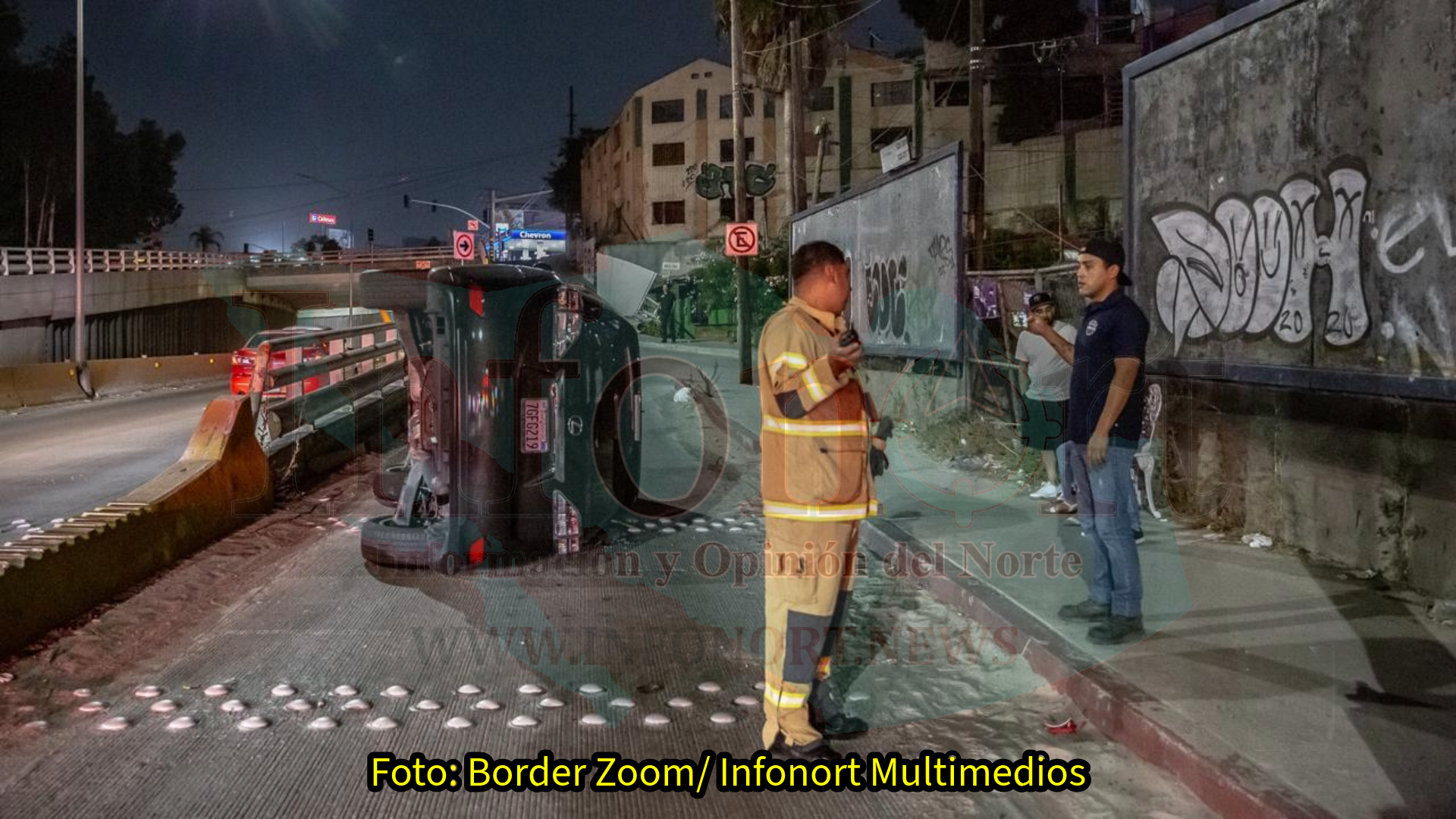 Automovilista vuelca en la avenida Prolongación Paseo de los Héroes