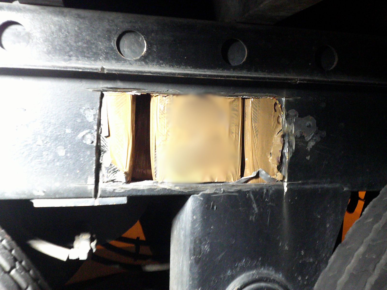 Descubren droga oculta en un tractocamión, en puerto de carga de Calexico