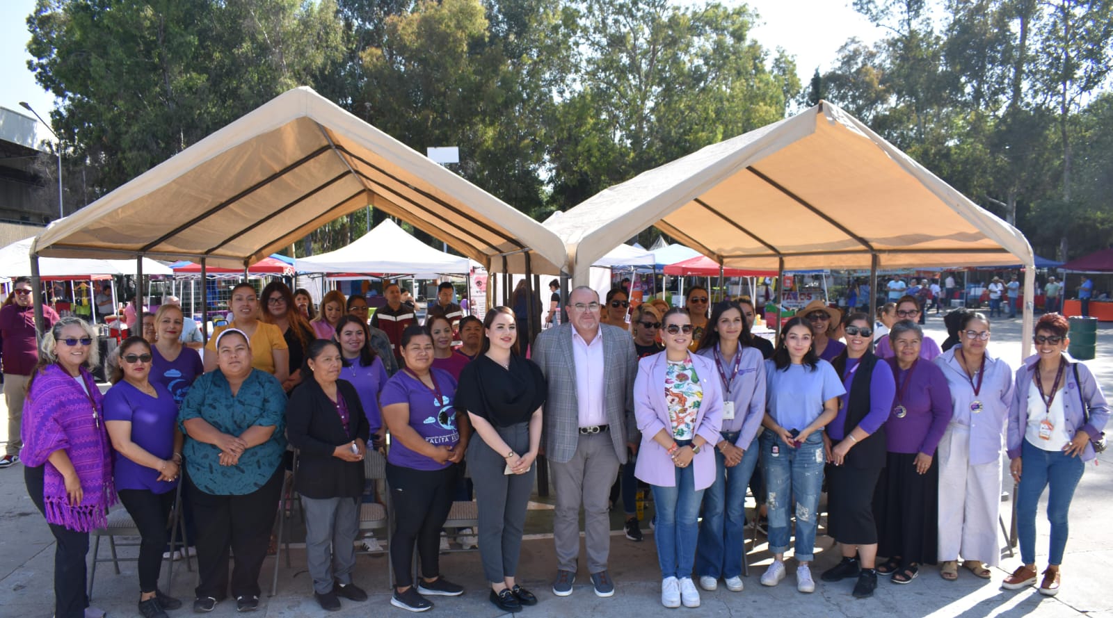 Reconoce IMMUJER a emprendedoras de Tijuana con medallas y tarjetas de bienestar