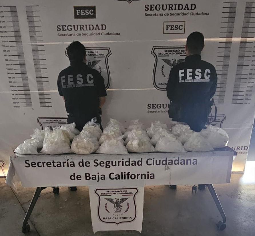 Encuentran 35 kilos de droga dentro de vehículo abandonado, en Tijuana