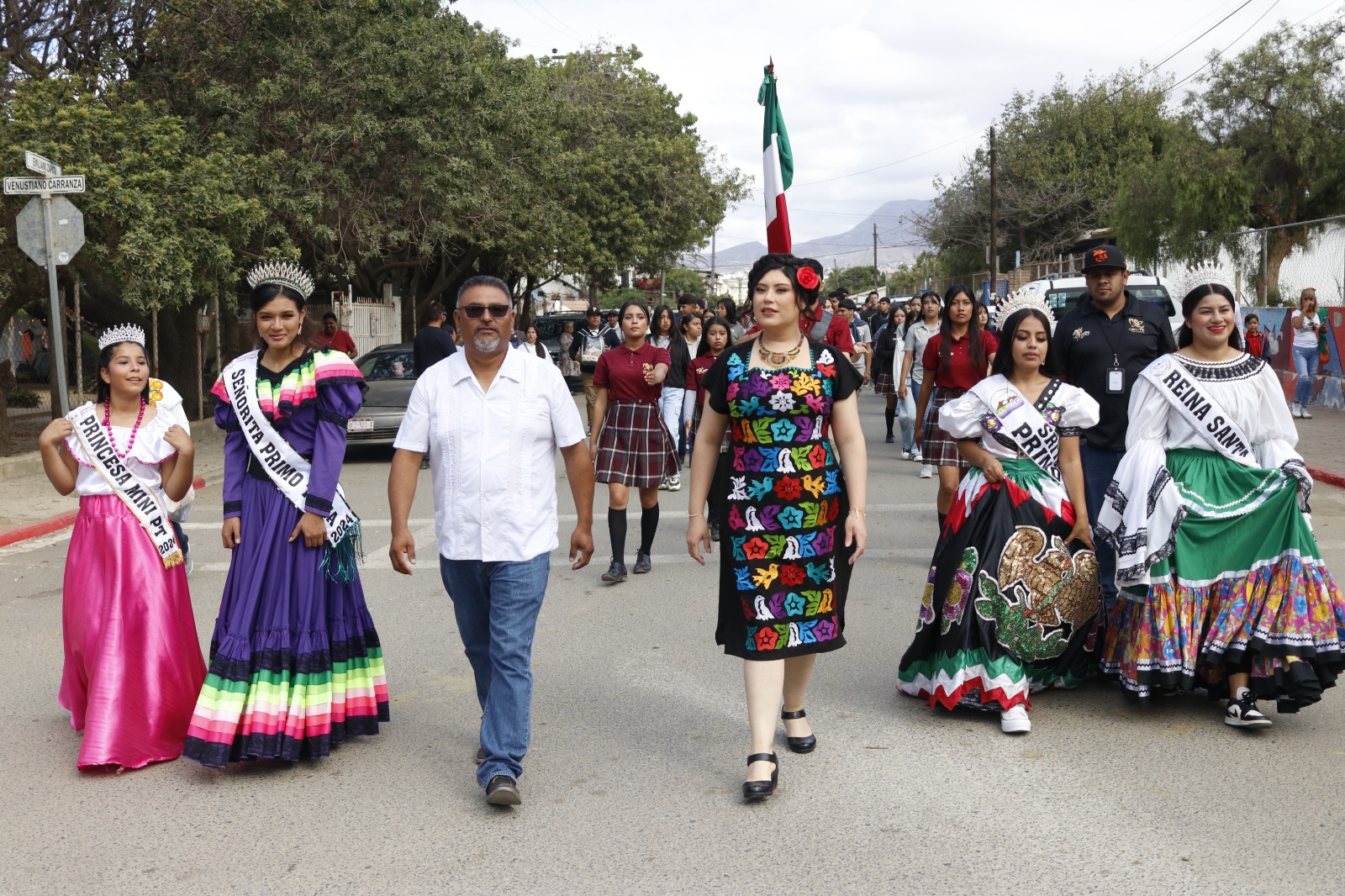 Encabeza Alcaldesa de Rosarito desfile de Independencia