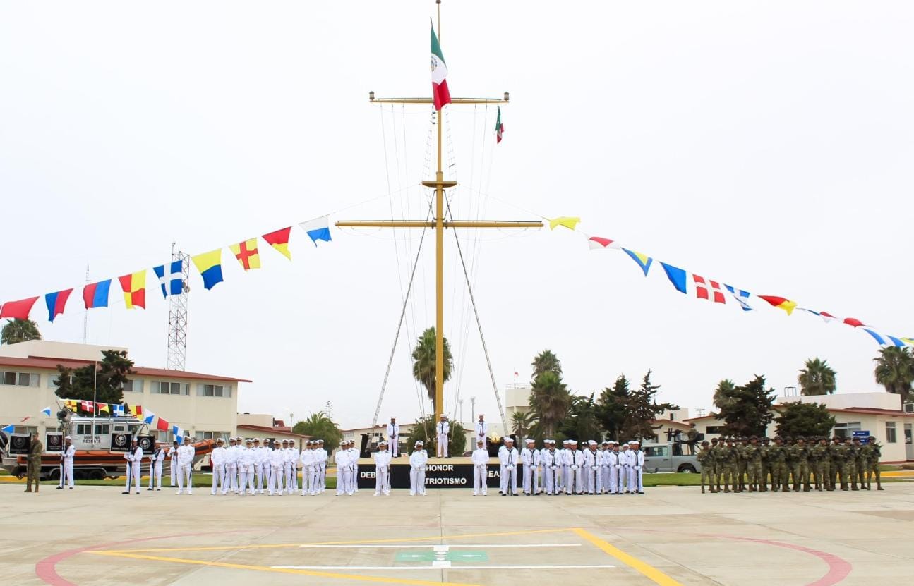 Personal naval brinda apoyos a la población con Plan Marina en su Fase de Recuperación, tras el paso del huracán Milton