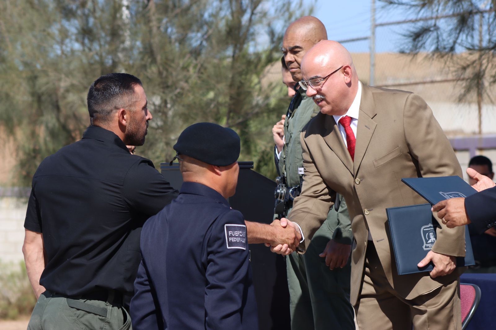 Cumplen agentes de FESC con primer curso de especialización para policía  de reacción