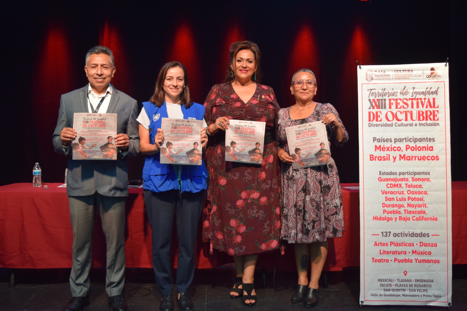 EMIGRANTES, UNA OBRA DE TEATRO DEL DRAMATURGO POLACO MOZREK SE PRESENTA EN EL FESTIVAL DE OCTUBRE EN TIJUANA