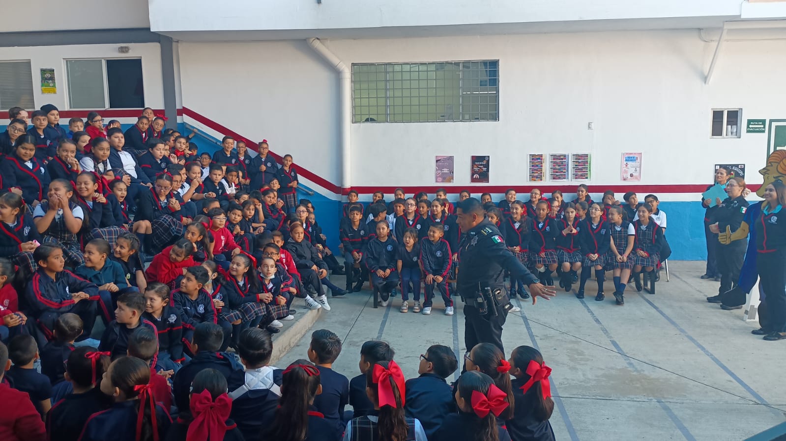 Lleva Gobierno de Rosarito plática informativa sobre las consecuencias del consumo de drogas a estudiantes del Colegio Baja California