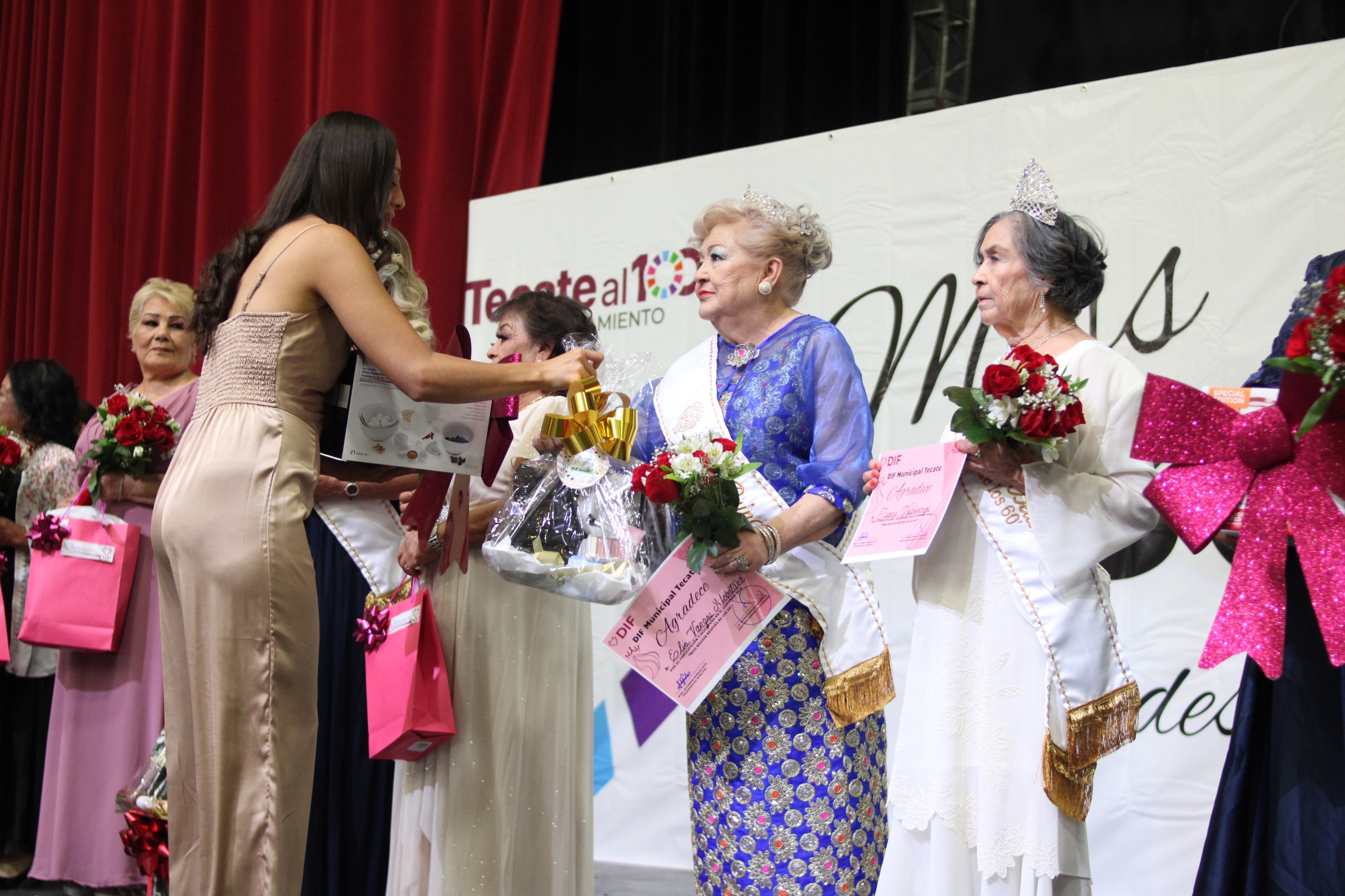 Realiza DIF Tecate certamen “Miss Belleza Después de los 60”