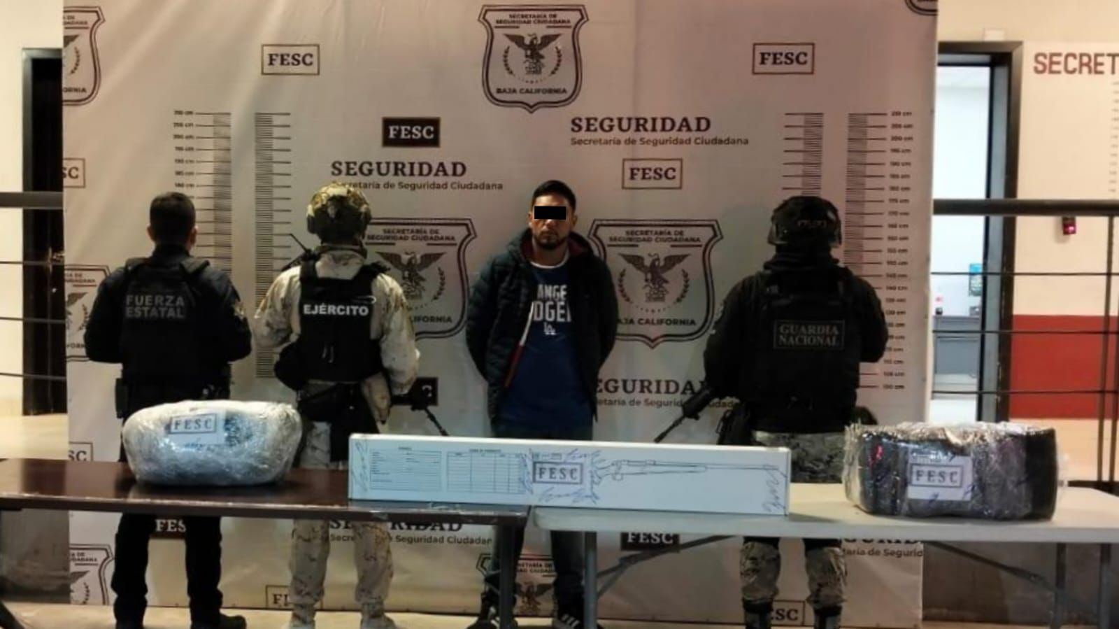Detienen a sujeto en posesión de pastillas de fentanilo y arma de alto poder, en Tijuana