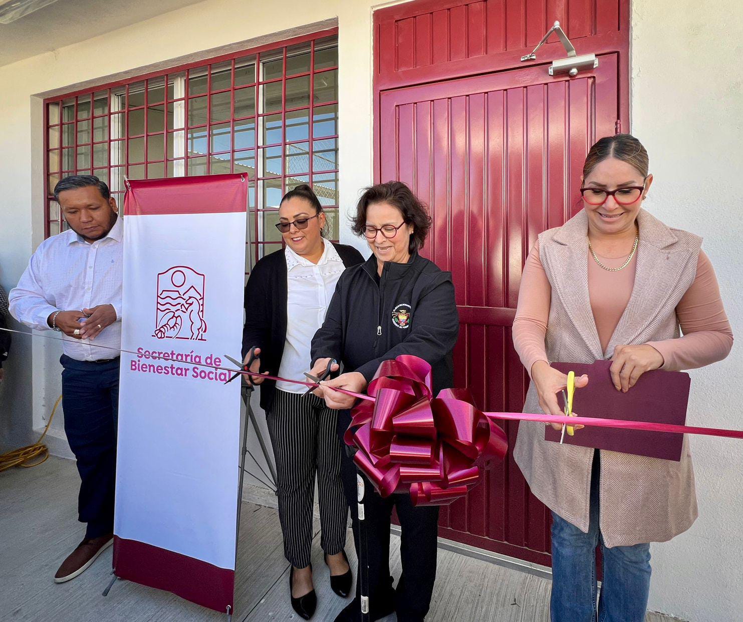 Entrega alcaldesa Rocio Adame nueva aula al Centro de Atención Múltiple Laboral, en Rosarito