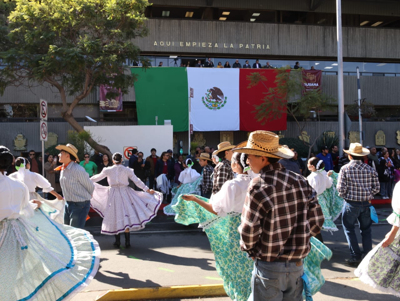 Conmemora Ayuntamiento de Tijuana el 114 aniversario de la revolución mexicana con desfile cívico deportivo