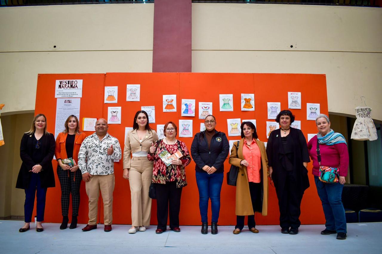 Inaugura Gobierno de Rosarito exposición artística «Vestido Naranja»