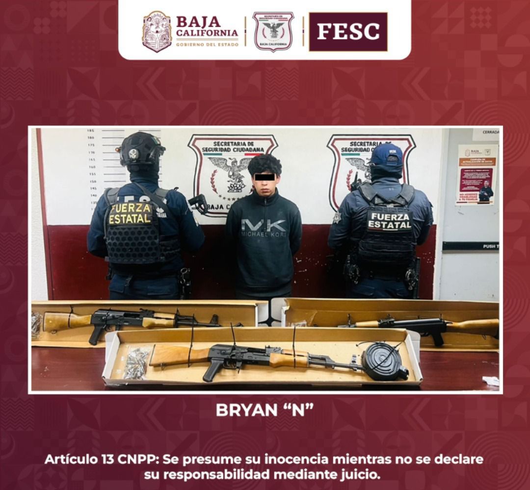 Detienen a joven en posesión de armas largas tras persecución, en Mexicali