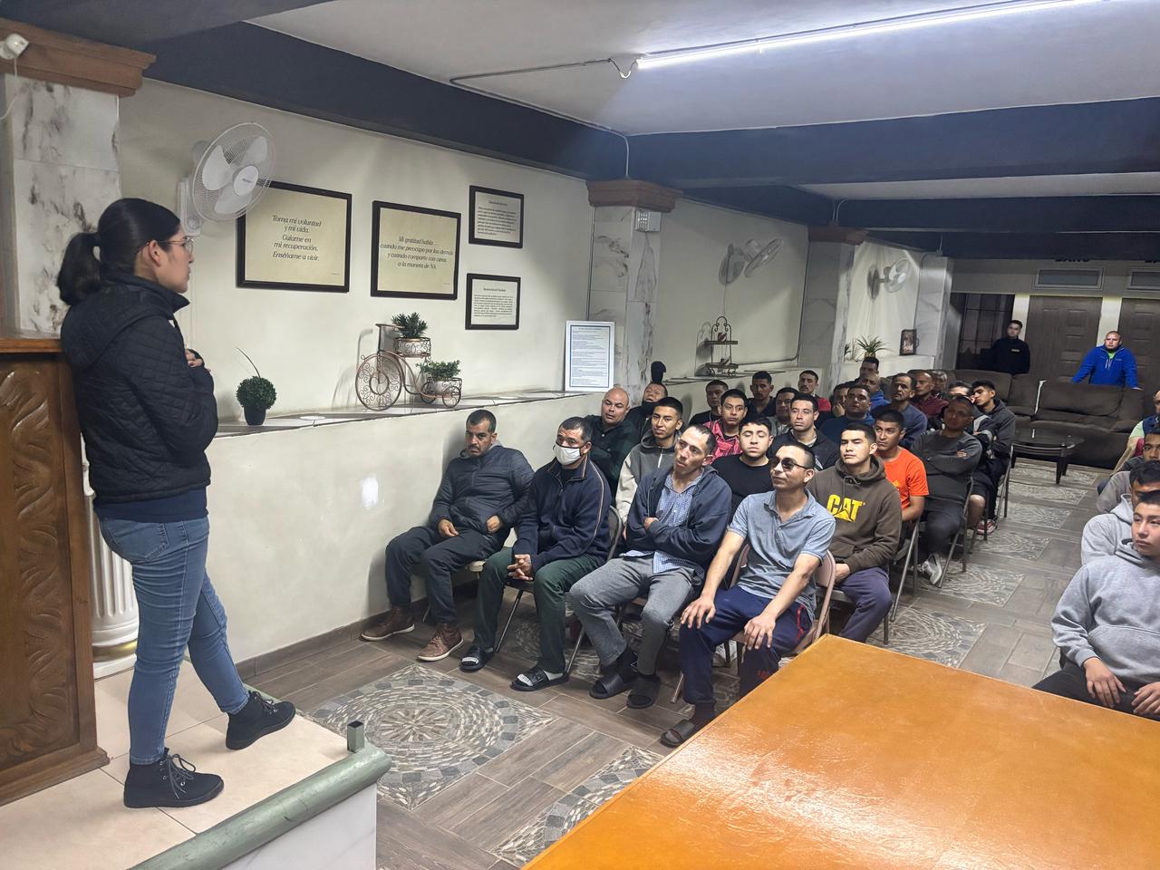 LLEVAN PLÁTICAS DE EDUCACIÓN SEXUAL A MIGRANTES VARONES